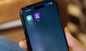 Icône AltStore et Delta sur un iPhone, pour installer des applications sur iOS.