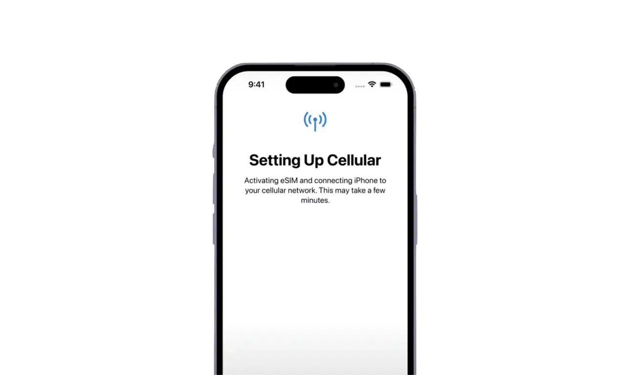 Configuration de l'eSIM sur un iPhone. L'activation de votre forfait cellulaire est en cours.